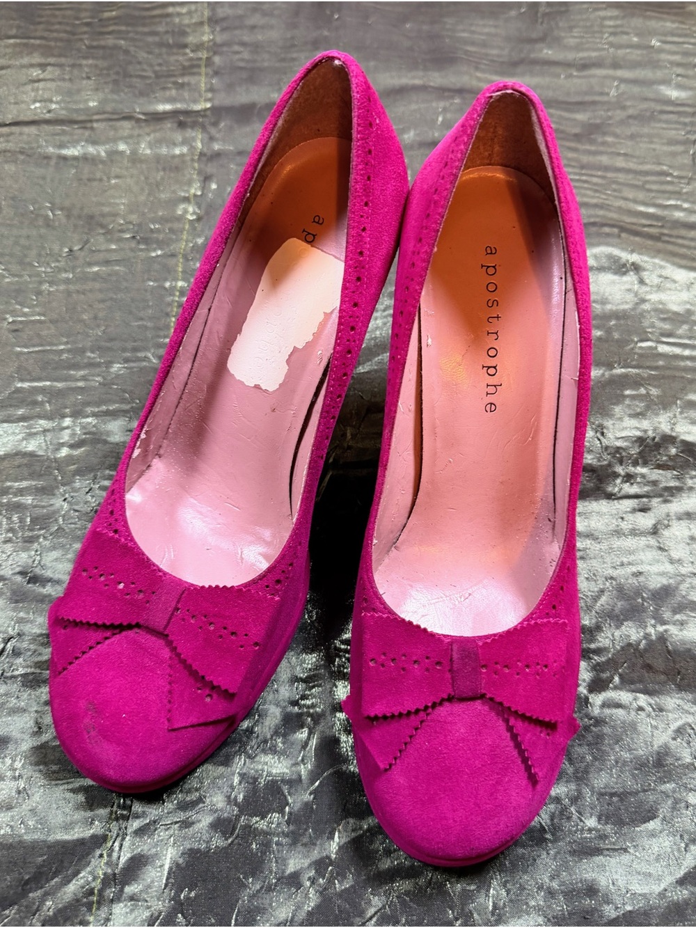 Apostrophe Magenta Suede Cut-Out Bow Pump Heels. Classic High Heel. Size 7.5